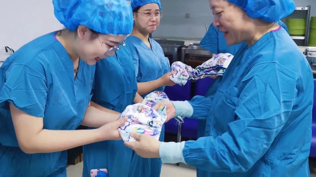 一次性手术帽怎么戴手术室内，戴帽子有什么说法？_https://www.jmylbn.com_新闻资讯_第7张