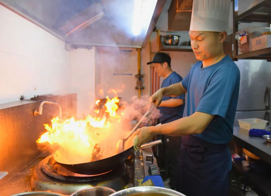 玉城特搜火爆朋友圈的湘菜小馆小编帮你探到了