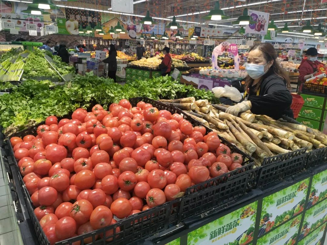 供应充足不用囤杨浦菜市场超市稳住市民菜篮子