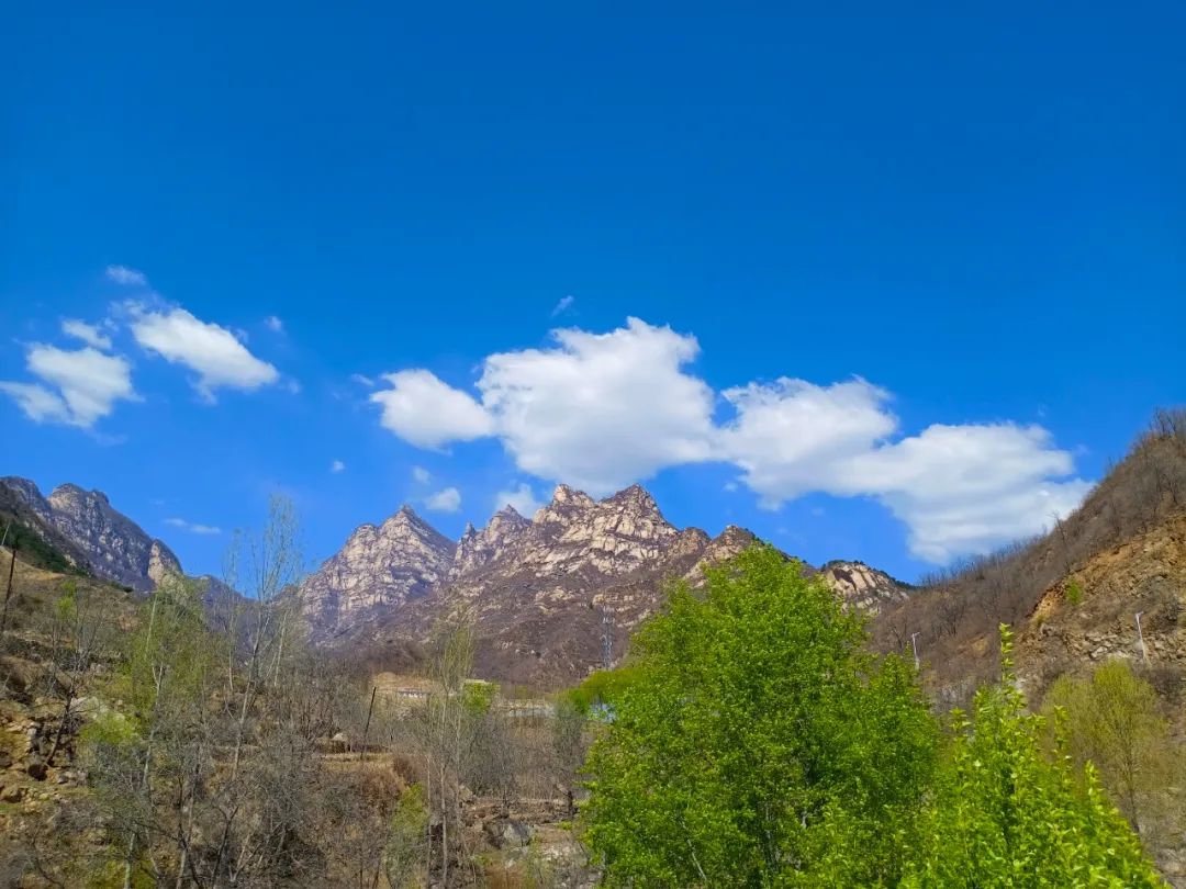 灵寿县最大的风景名胜区--五岳寨即位于村内,是灵寿县自然风景最秀丽