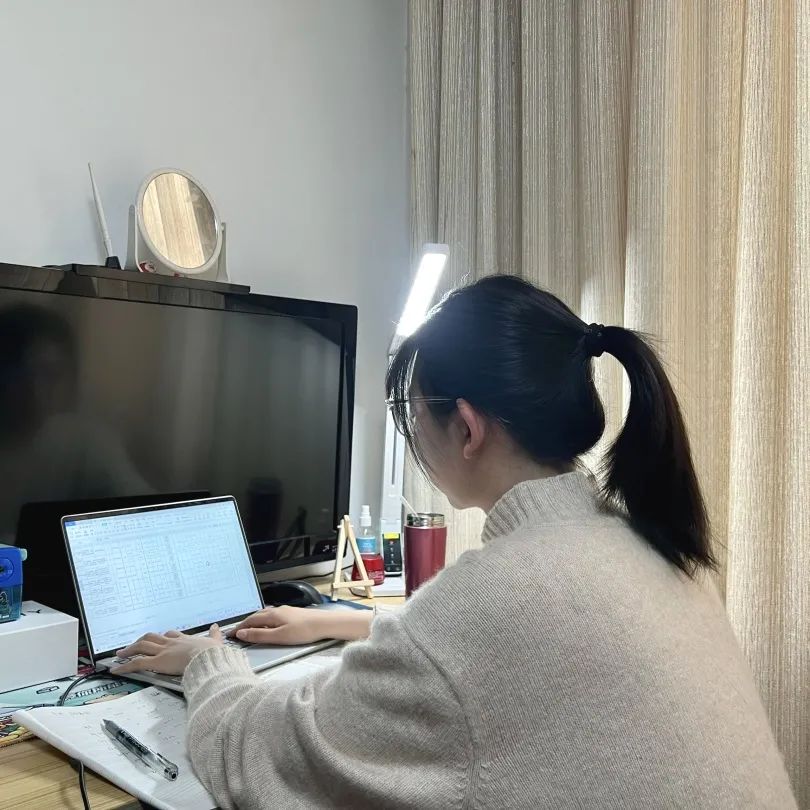 疫情防控居家办公坚守岗位各司其职共克时艰