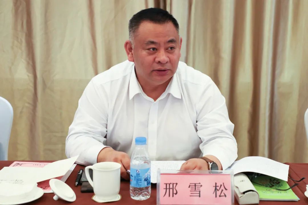 漠河市副市长高峰,景洪市副市长鲁怀,何维娜,王开平出席签约仪式.