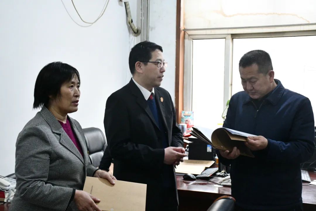 蔡占军书记和张大为院长共同为"老秦调解工作室"揭牌