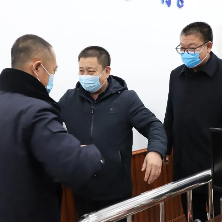 县政法委书记雷鸣来我院督导检查疫情防控工作