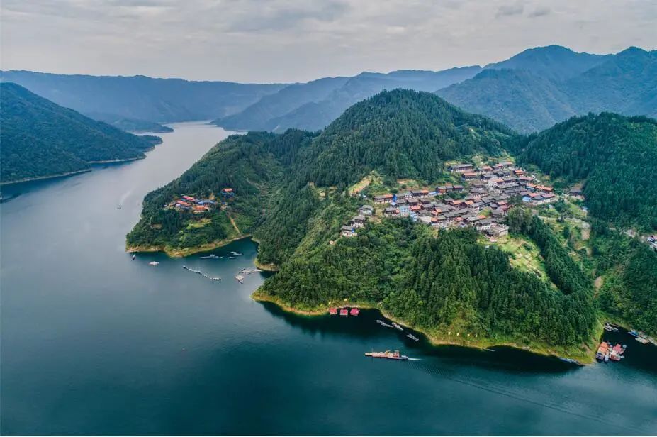 三板溪渔民上岸吃上旅游饭