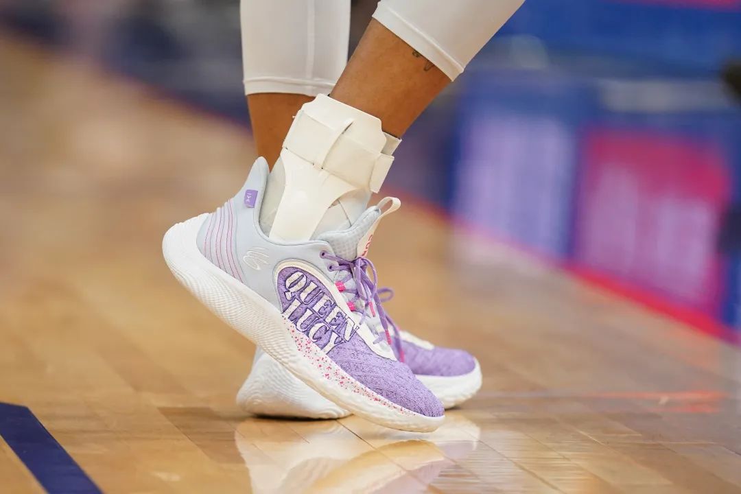 库里左脚踝扭伤归期未定库追汤才合体了11分钟啊