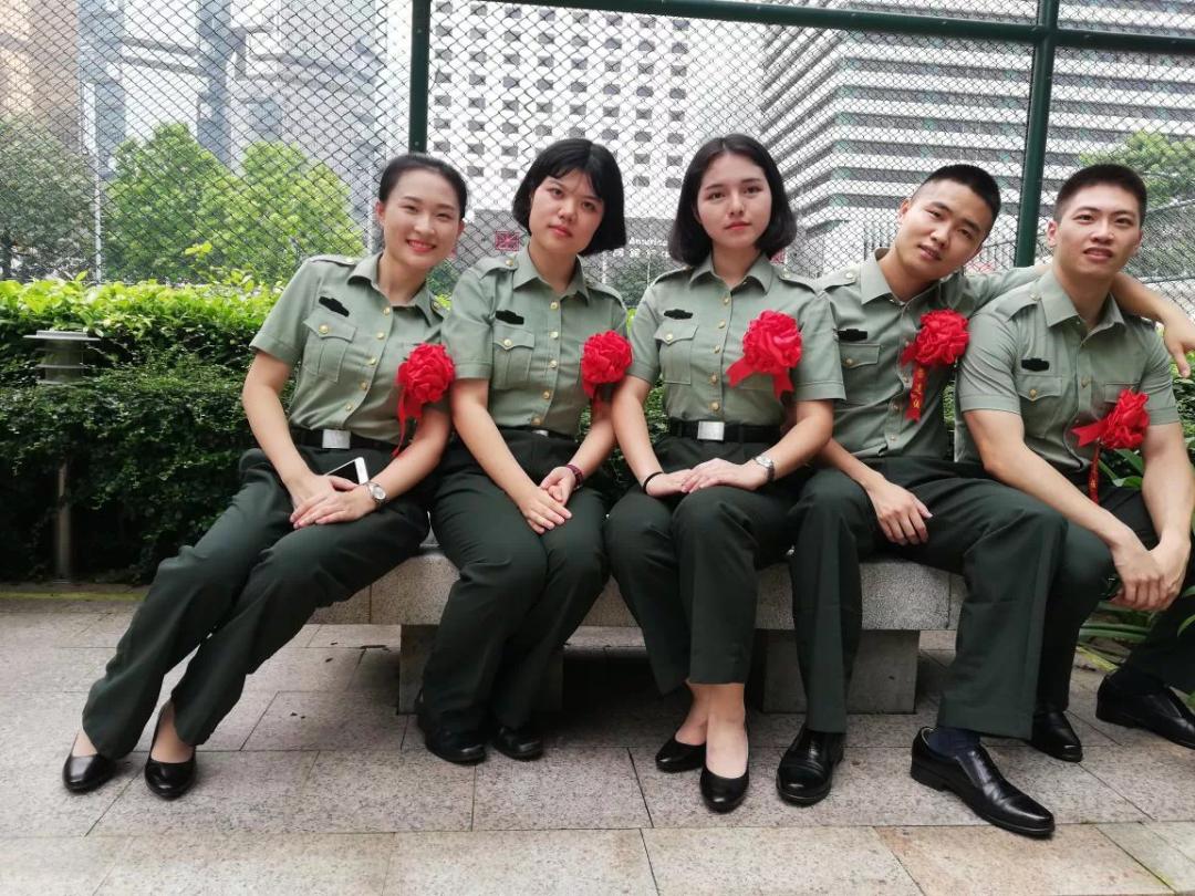 出战浙江余杭发生疫情后潘思梦是一位95后驻港部队退役女兵巾帼力量