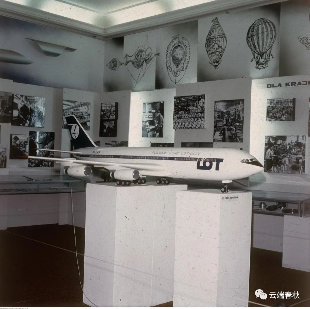 展台上这架四发动机大型宽体客机是苏联航空工业的最新结晶——伊尔