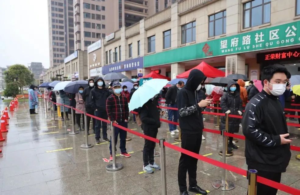 现场直击望城核酸检测扩面筛查采样井然有序