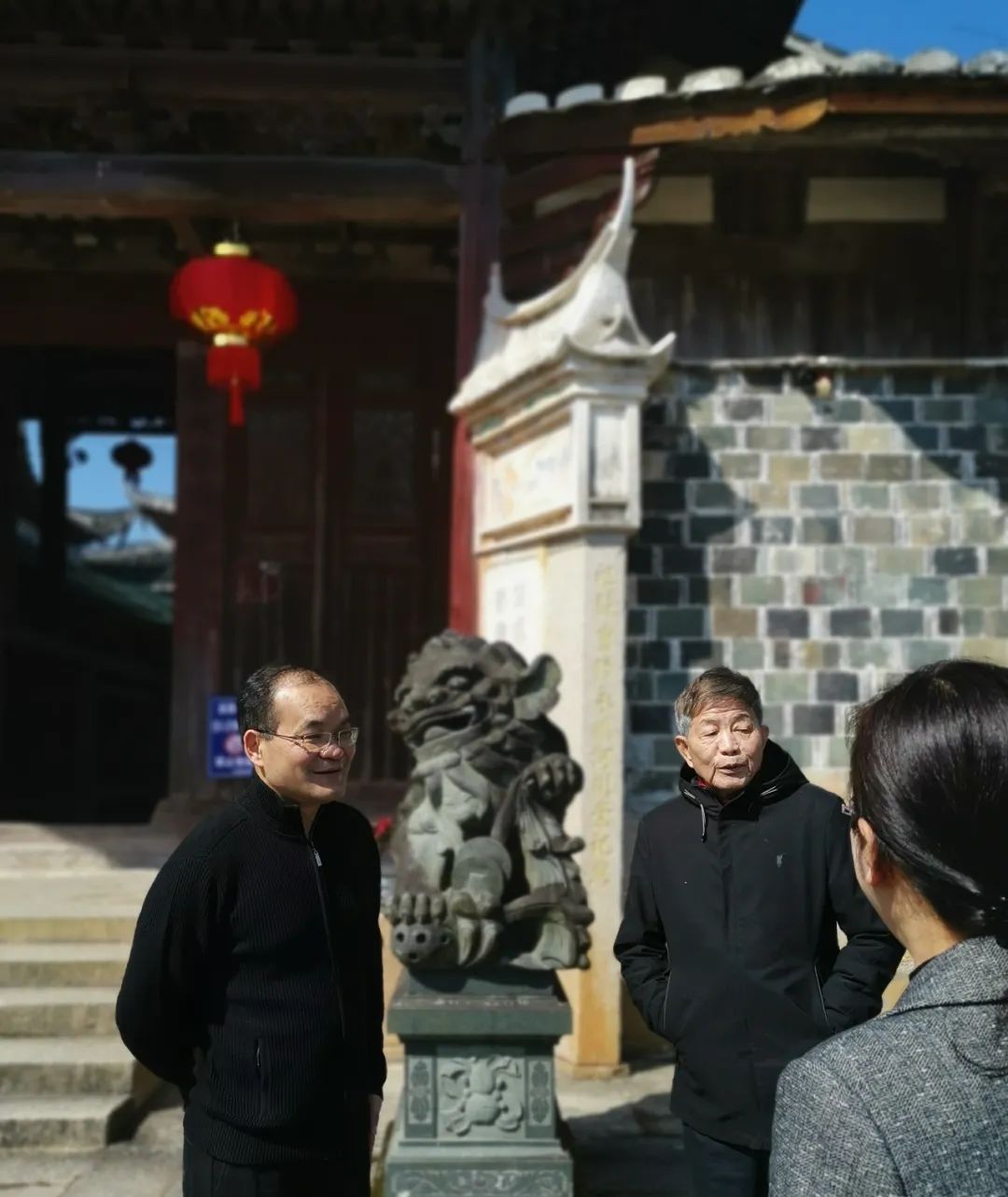 福建省文化和旅游厅副厅长,省文物局长傅柒生(左)调研文物保险 服务