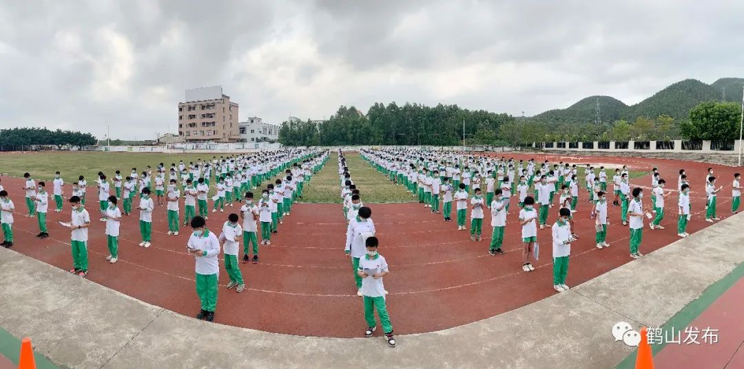 冯铭军 摄址山中学在接到相关通知后,我们学校立即启动了大型核酸检测
