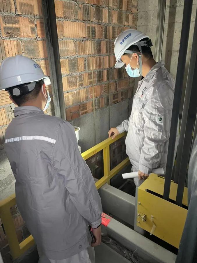 市质检院紧急问诊电梯故障守护群众上下安全