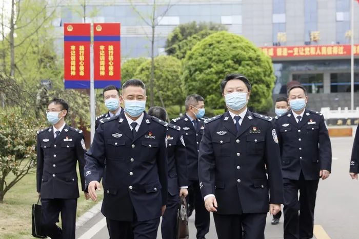 曾永忠到眉州监狱检查指导工作