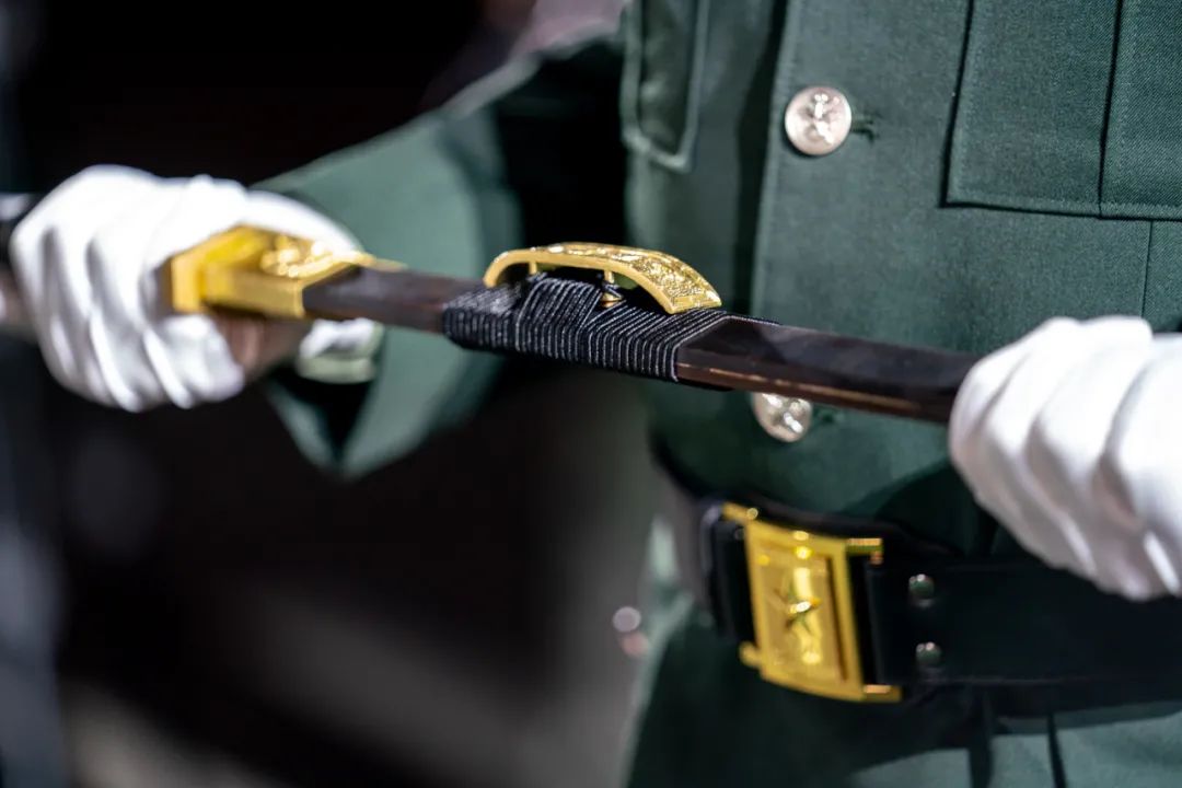 《仗剑从戎去》原创歌曲随后,新兵们与退役军人代表高亢嘹亮的口号