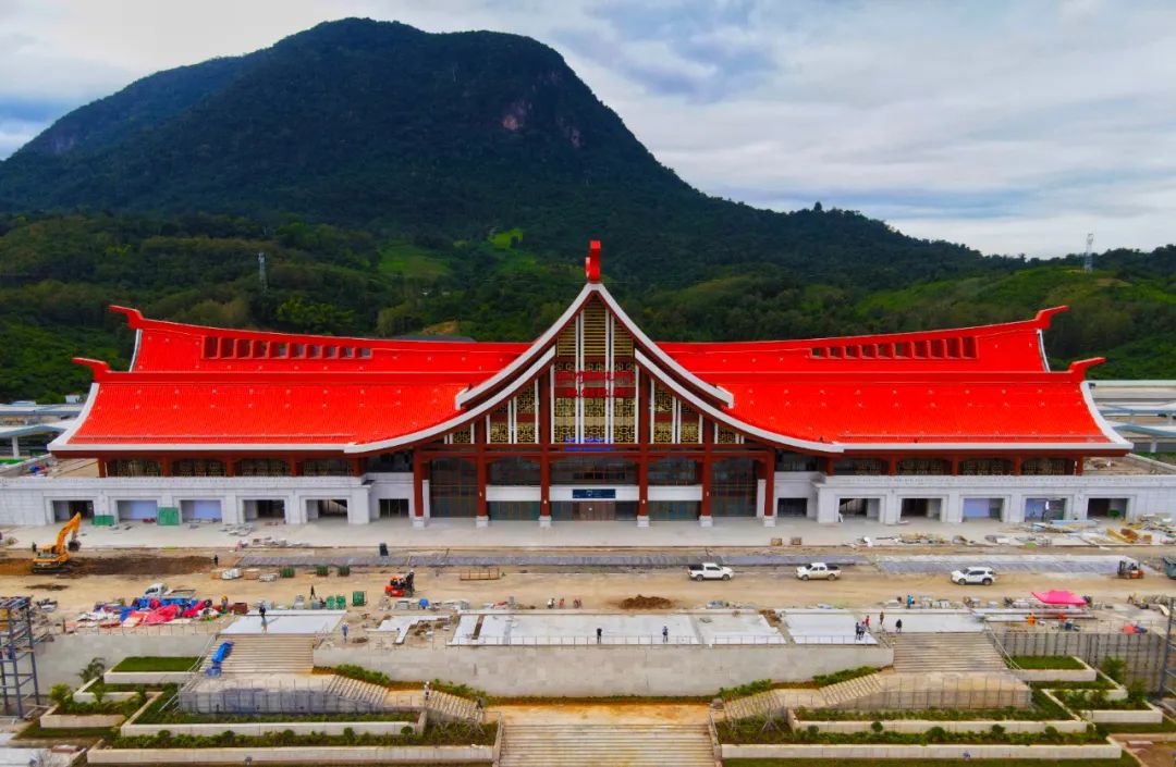 中老铁路琅勃拉邦售票点开业