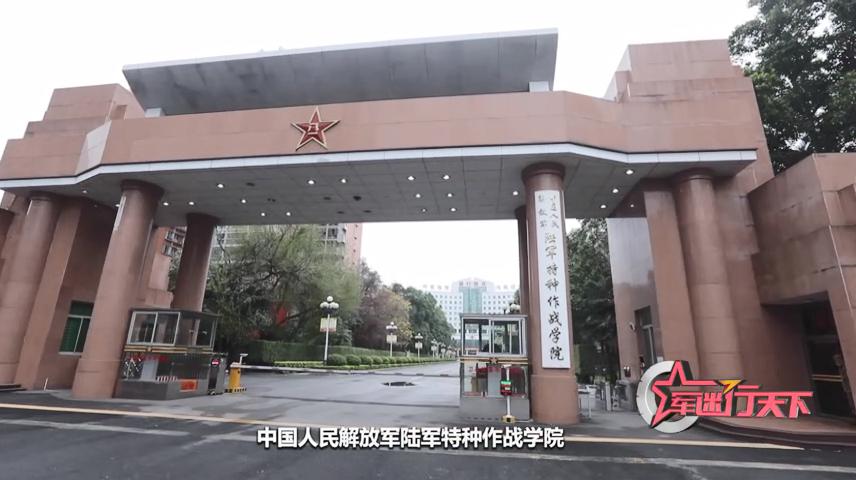 下面跟随我们的外景军迷丁卫华