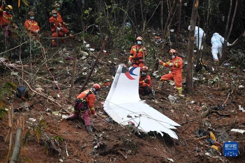 搜救继续mu5735家属带走一罐现场泥土这些照片假的最新消息汇总