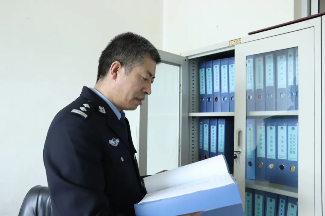 张文举六盘山下的公安尖兵