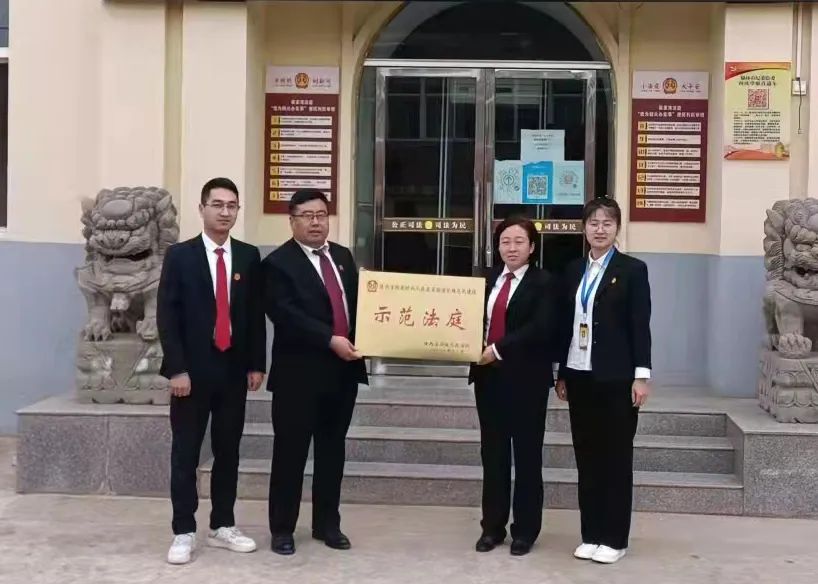 全省第一批示范法庭达标法庭子洲法院双丰收