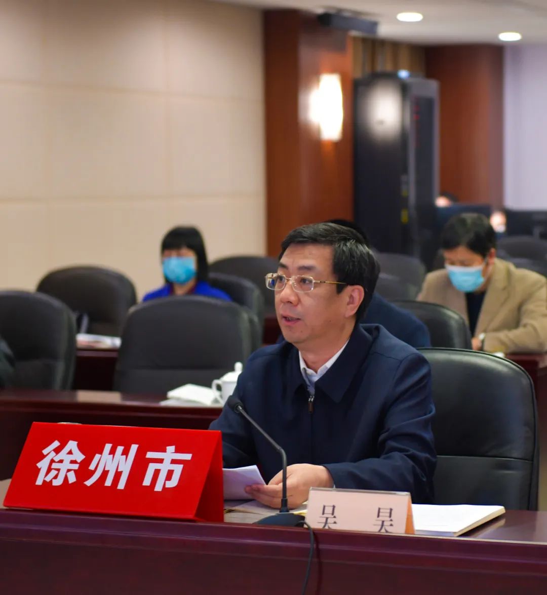 吴昊在发言中指出,近年来,徐州市委市政府大力实施科教兴市战略,认真