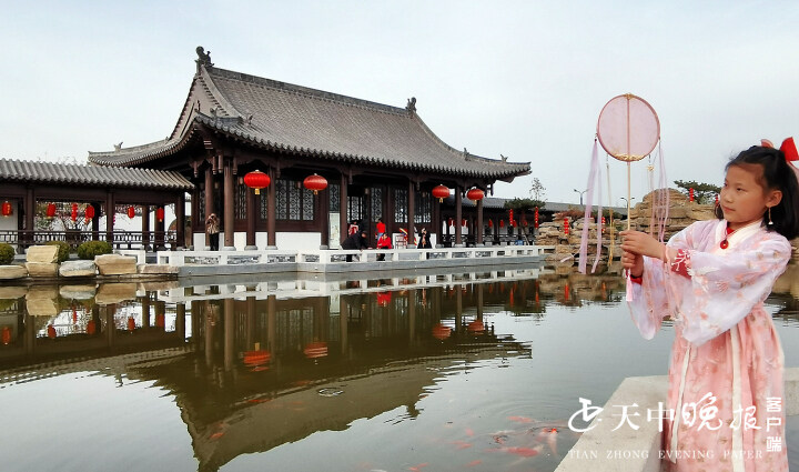 全媒體記者鏡頭中的西平嫘祖海棠園,嫘祖生態溼地公園,春意盎然,鳳凰