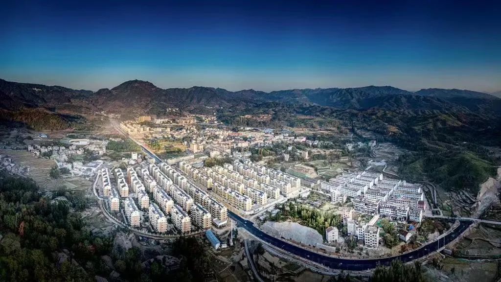 今年以来,黄坦镇在河道综合治理工程去年完成的基础上,以全面巩固提升