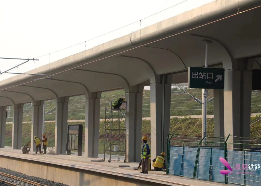红河州火车站图片