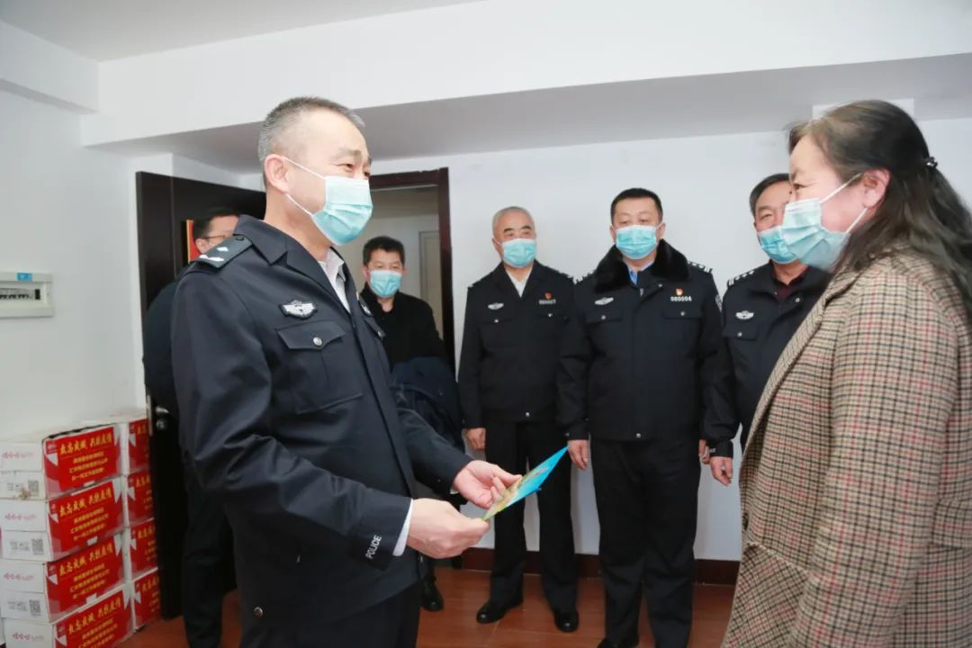 3月27日,市政府副市长,市公安局局长辛曙光代表公安