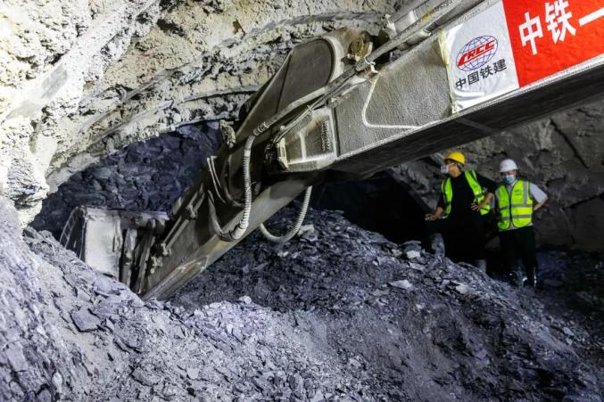 好消息历时14年大瑞铁路杉阳隧道贯通