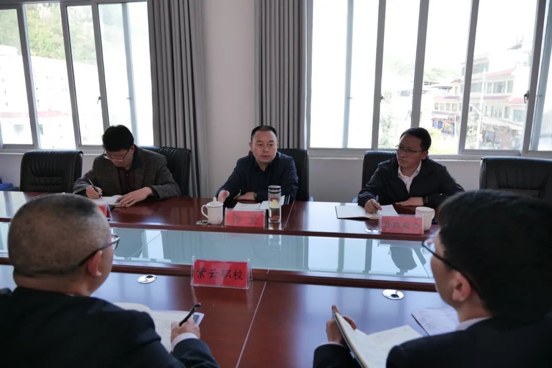 杨坚到紫云职校调研职业教育发展情况