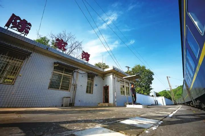 车过陈家湾一站成一村