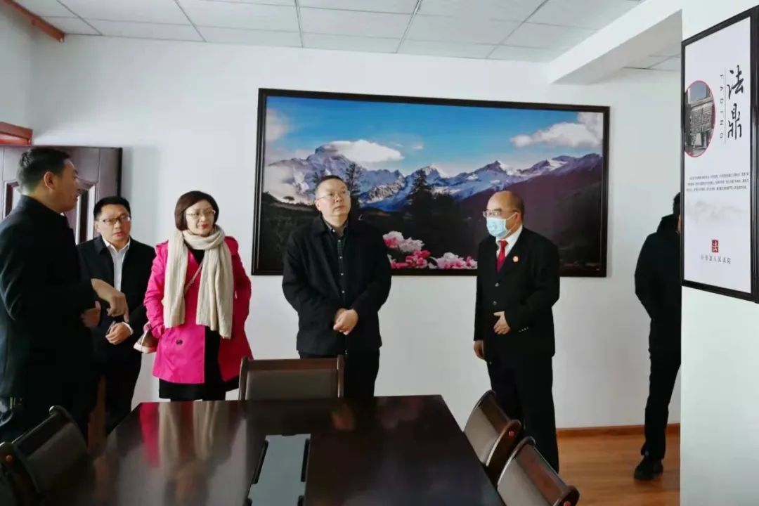 法院动态泸州市中级人民法院党组副书记常务副院长徐斌一行到小金法院