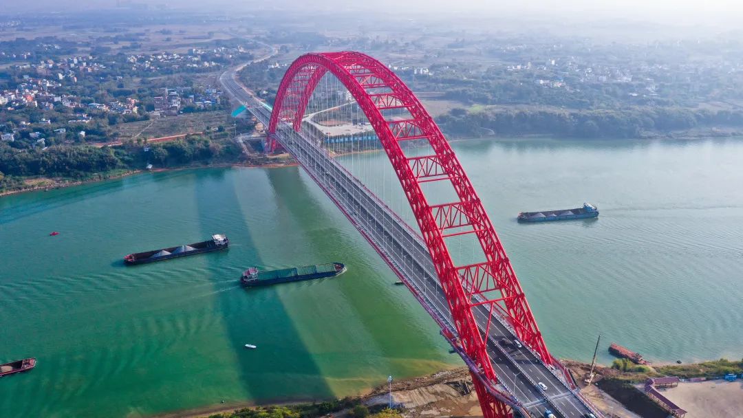 平南三桥由广西北部湾投资集团直属企业广西路桥集团承建
