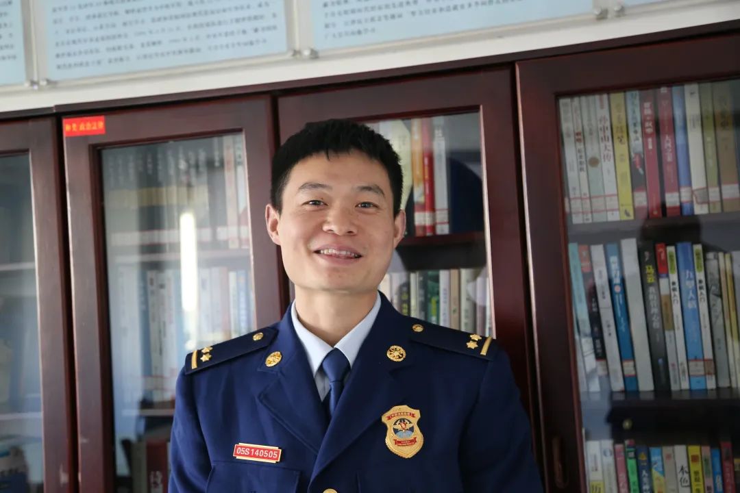 生消防员蒋飞飞毕业于北京林业大学正在准备提干荣立三等功2次被人称