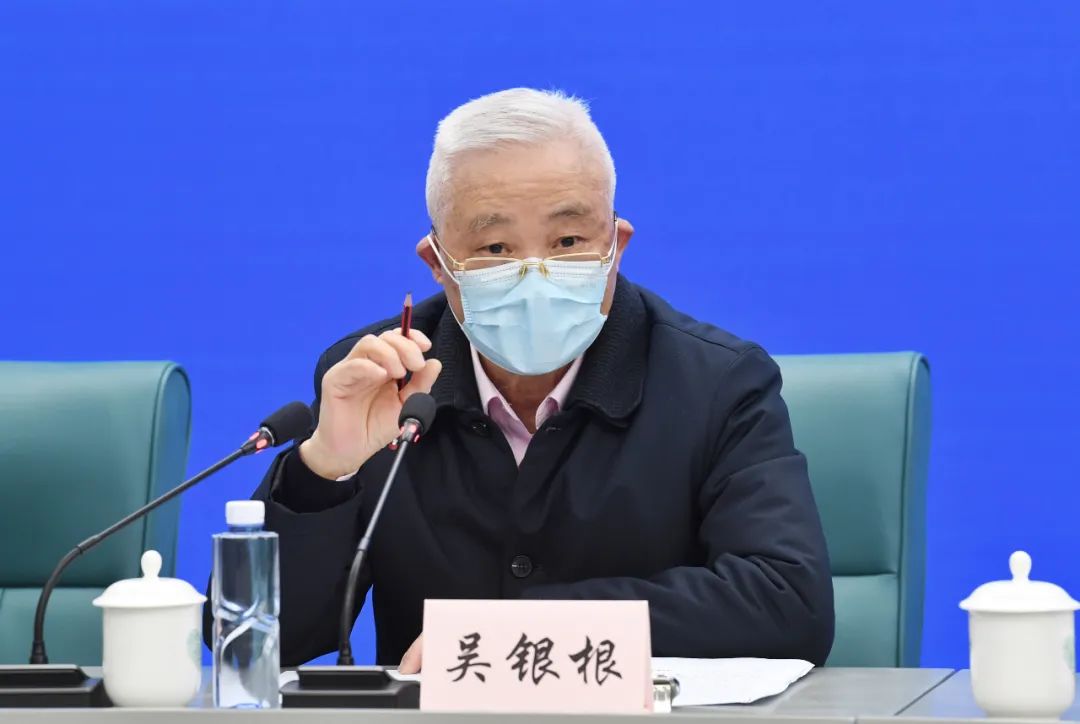 龙华医院终身教授吴银根参加上海疫情防控工作新闻发布会