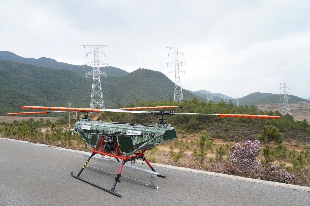 国内首次重载无人机成功应用于高海拔地区电力建设