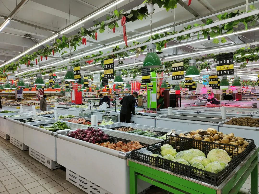 据兔儿岭超市店长冯晓宇介绍,兔儿岭超市一天大概卖0.