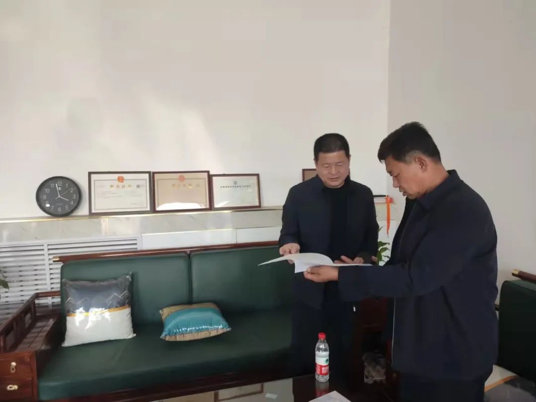 3月31日下午,南宫法院党组书记,院长王东辉到段芦头镇实地走访包联