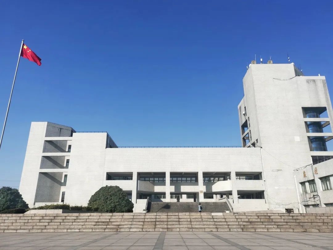 浩瀚苍穹,3901号小行星,南京大学星02驻足合影的地方每一位手拿通知书