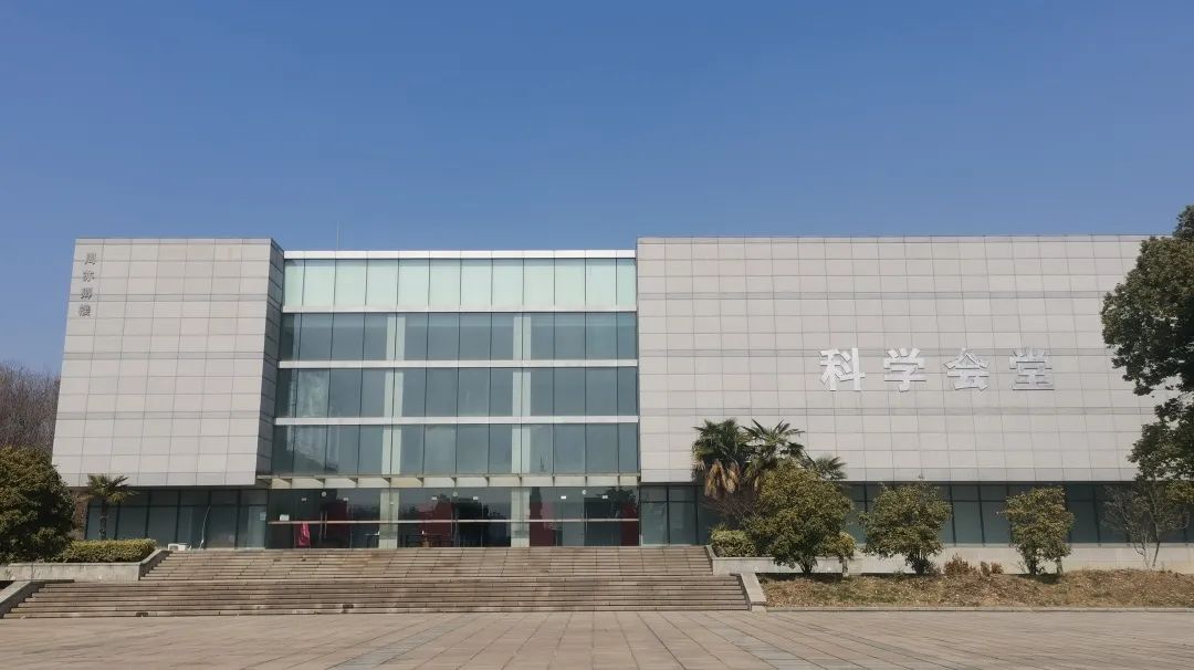 浩瀚苍穹,3901号小行星,南京大学星02驻足合影的地方每一位手拿通知书
