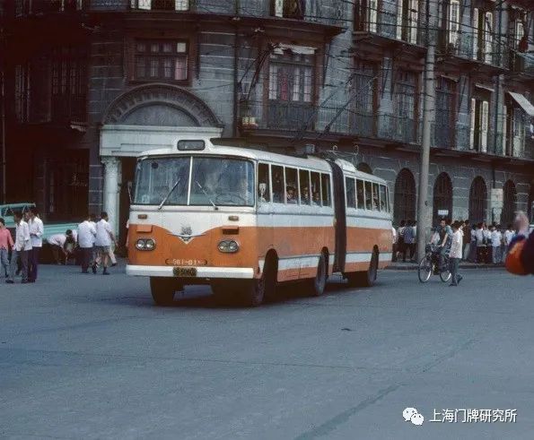 6月8日,配合製造局路大修工程,18路電車改道行駛,自原線沿新肇周路