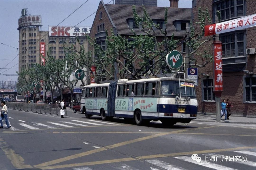 相关线路13路(73路)公共汽车1947年8月16日,上海市公共交通公司筹备