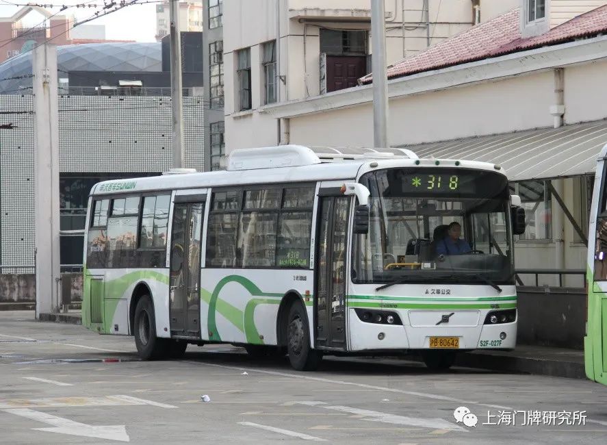 318路swb6120v4(s2f)型客车,南浦大桥沪军营路(周文俊 摄)217路高峰线