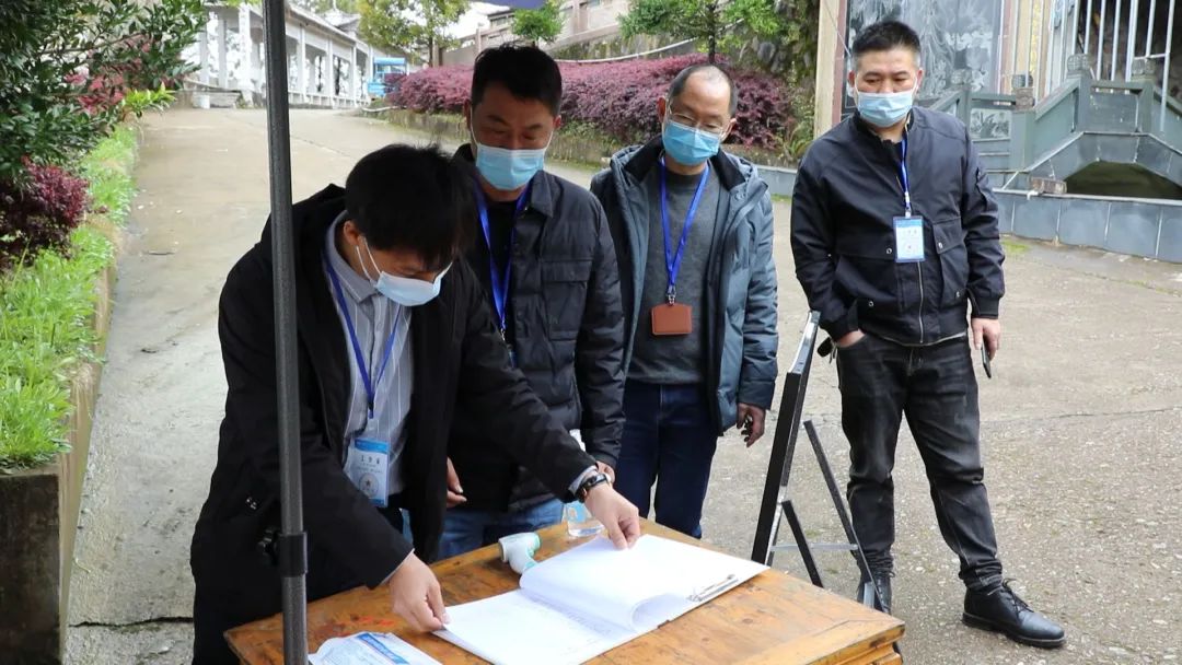 在大嶨鎮安福陵園與玉壺鎮底村生態墓地,督查組實地督導墓園預約祭掃