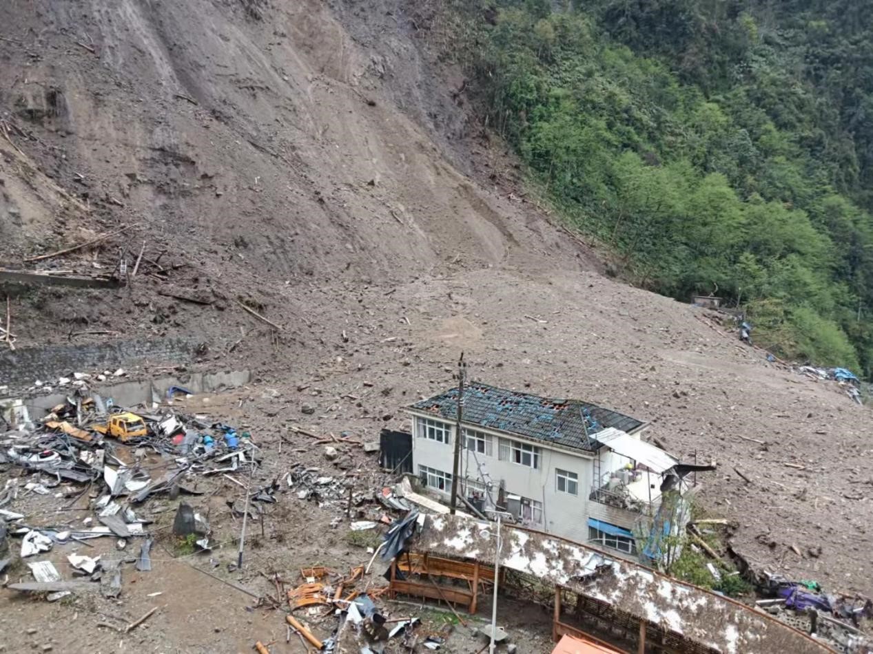 中国电信迅速启用卫星基站保云南贡山县独龙江乡泥石流灾害通信畅通