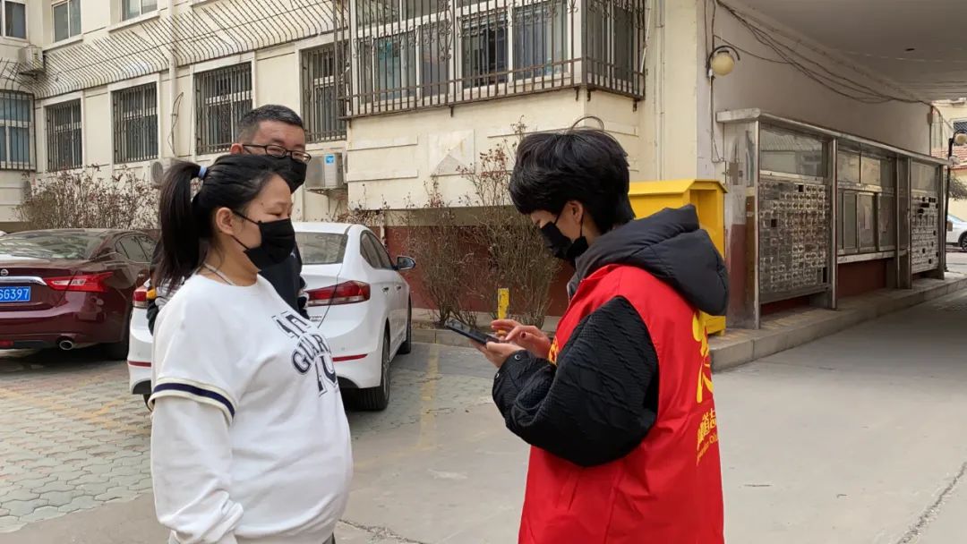 战疫情榜样力量一束微光照亮抗疫之路