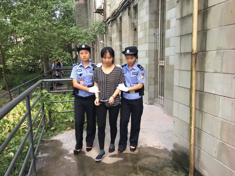 女法警 逮捕图片