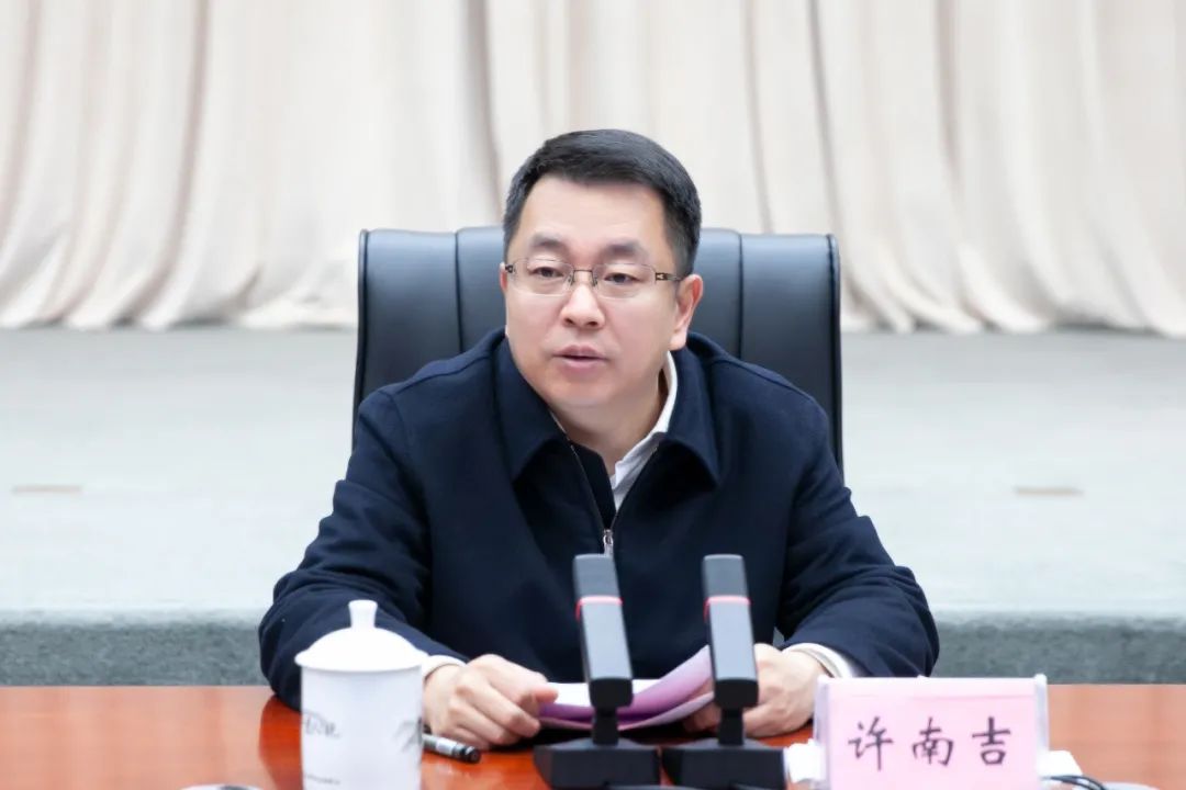 全市新冠肺炎疫情防控指挥部工作会议召开许南吉强调