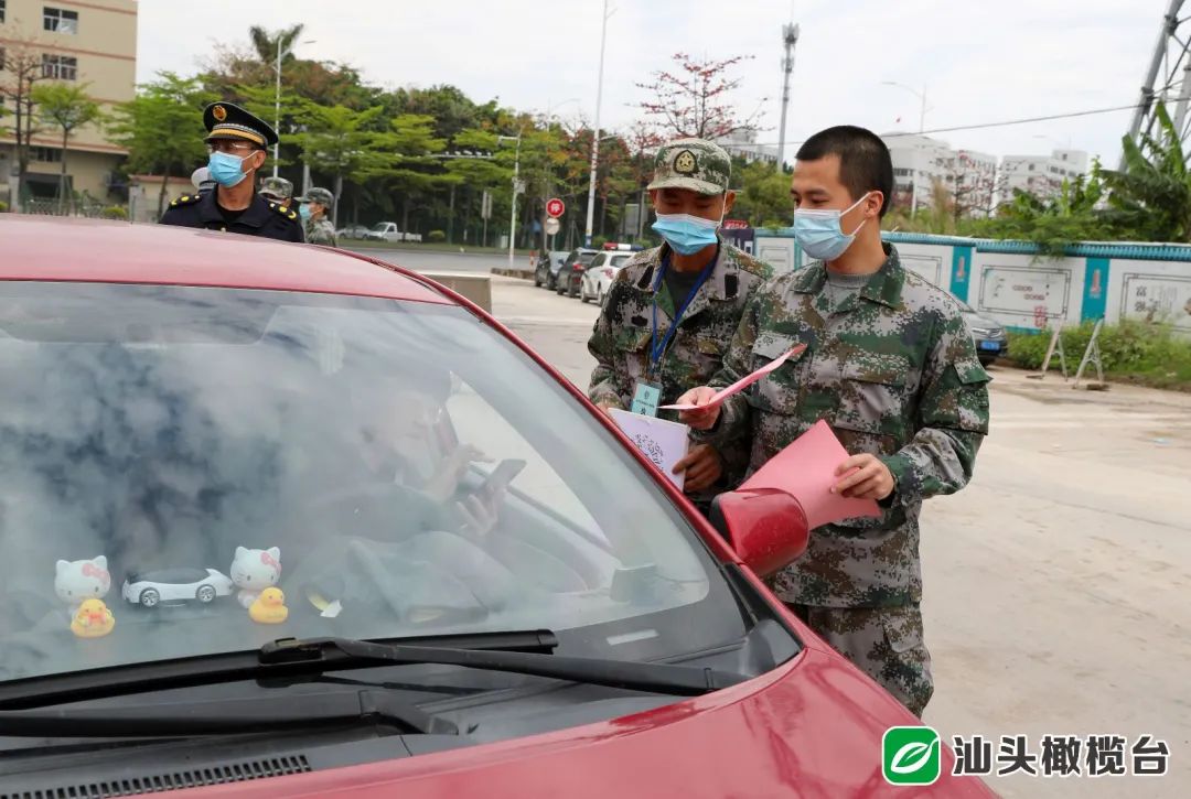 上午9點半,記者來到大學路上東路口,該路口是通往中華永久墓園雞籠山