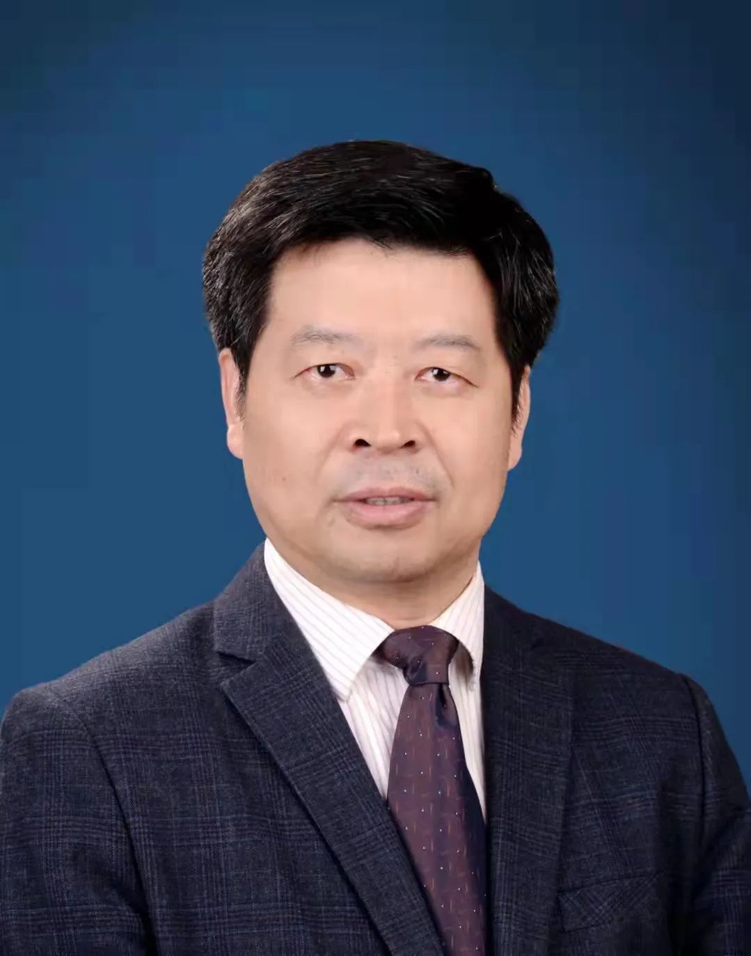 南京师范大学道德教育研究所所长冯建军教授指出网络公民依然是权利和